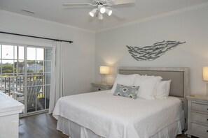 3 quartos, ferros/tábuas de passar roupa, berço de viagem