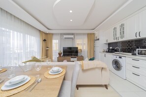 Flat w Balcony 5 min to Konyaalti Beach and Marina (Antalya, Türkiye