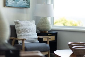 Unclassified image, 2 of 25, button