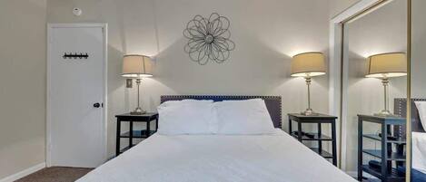 3 bedrooms, desk, iron/ironing board, travel crib