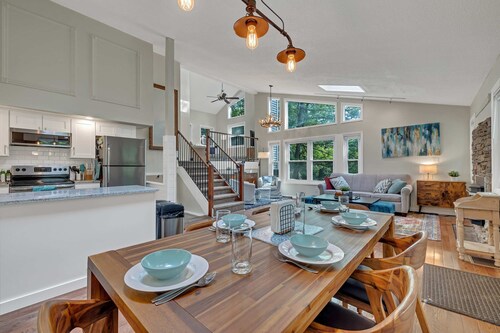 Slopeside Lounge>GameRoom|Lakes|Pools|Dogs Welcome