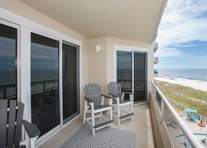 Terrace/patio - MESSAGE US FOR SNOWBIRD PRICING! Perfect 5-star beachfront on Gulf of America! (Orange Beach)