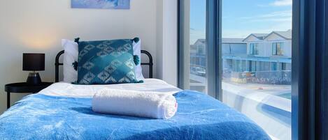 4 bedrooms, desk, iron/ironing board, travel cot