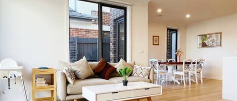 Smart TV, Netflix, books, streaming services