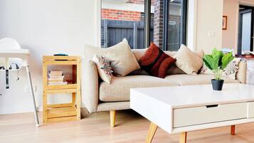 Smart TV, Netflix, books, streaming services