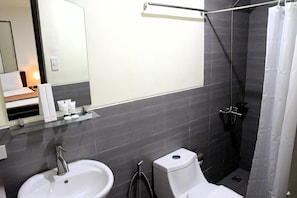 Dusche, Regendusche, HandtĂŒcher, Seife