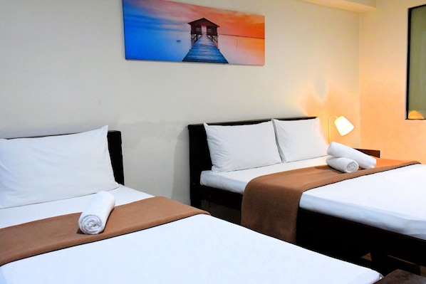 Family Room, Multiple Beds, Non Smoking | Desk, free WiFi, bed sheets - Arzo Hotel Makati (Makati)