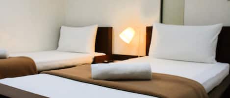 Studio, 2 lits une place, non-fumeurs | Bureau, Wi-Fi gratuit, draps fournis