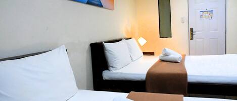 Family Room, Multiple Beds, Non Smoking | Desk, free WiFi, bed sheets