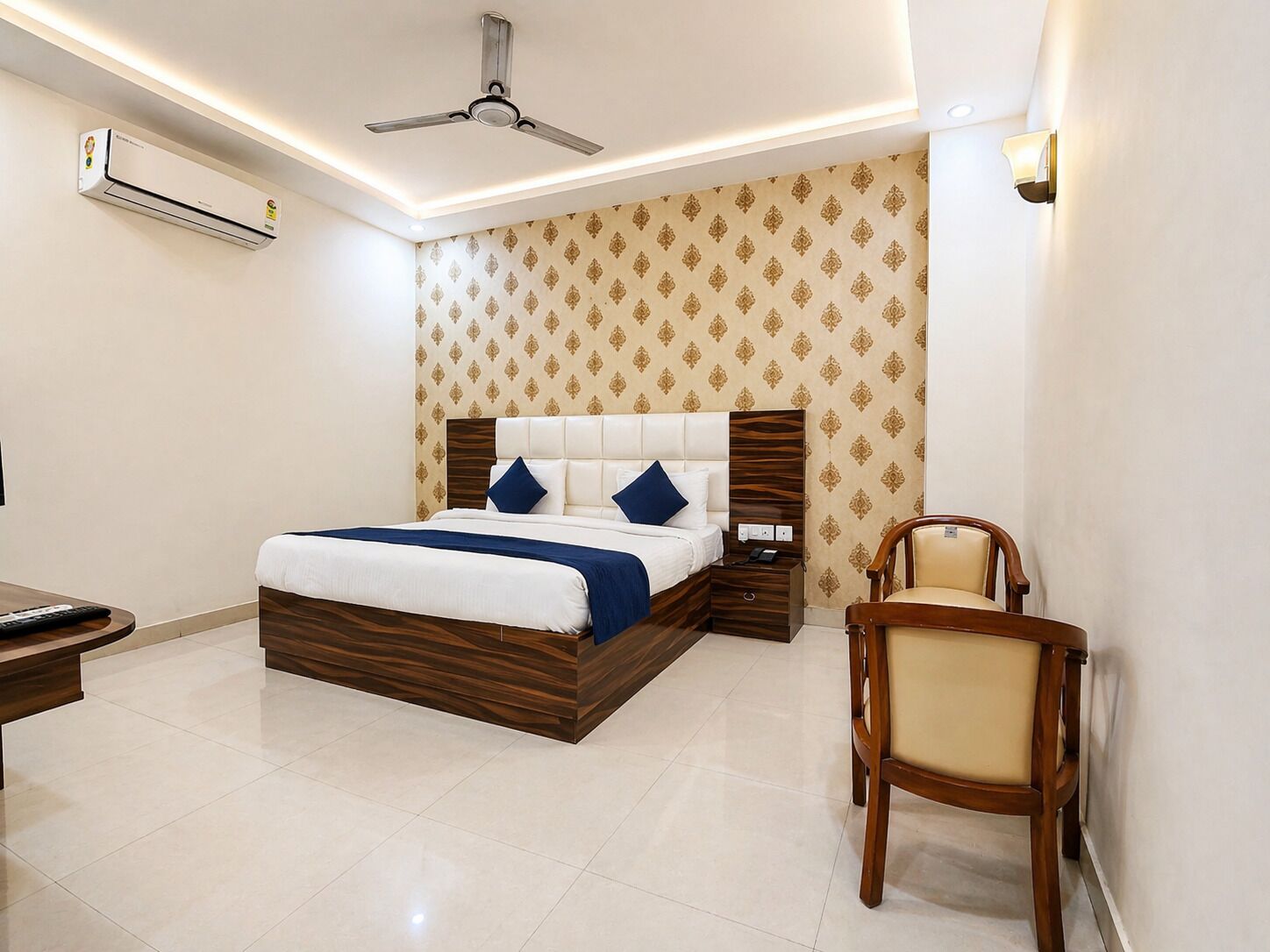 Superior Double Room | Minibar, individually furnished, laptop workspace, soundproofing