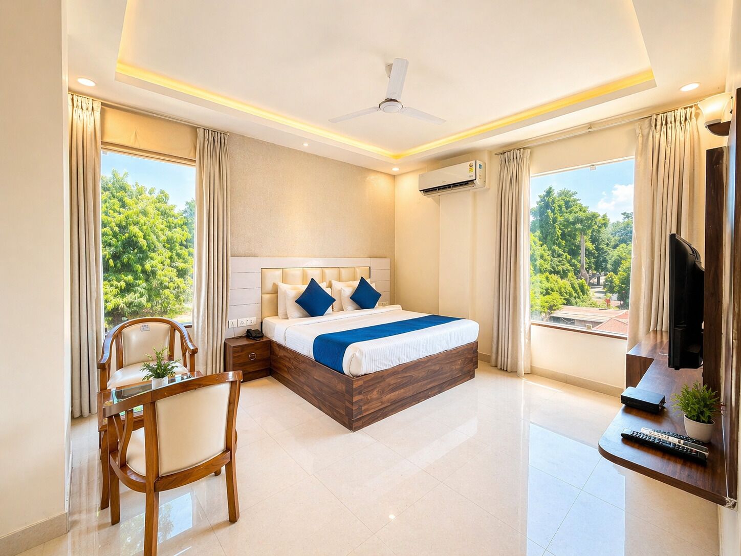 Deluxe Double Room | Minibar, individually furnished, laptop workspace, soundproofing