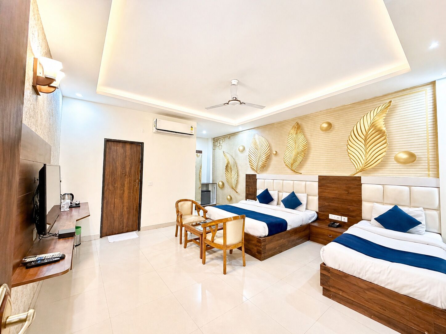 Junior Suite | Minibar, individually furnished, laptop workspace, soundproofing