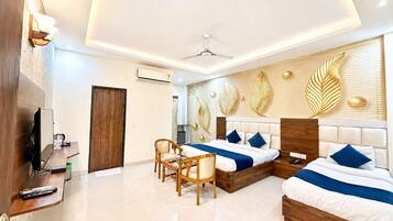 Junior Suite | Minibar, individually furnished, laptop workspace, soundproofing