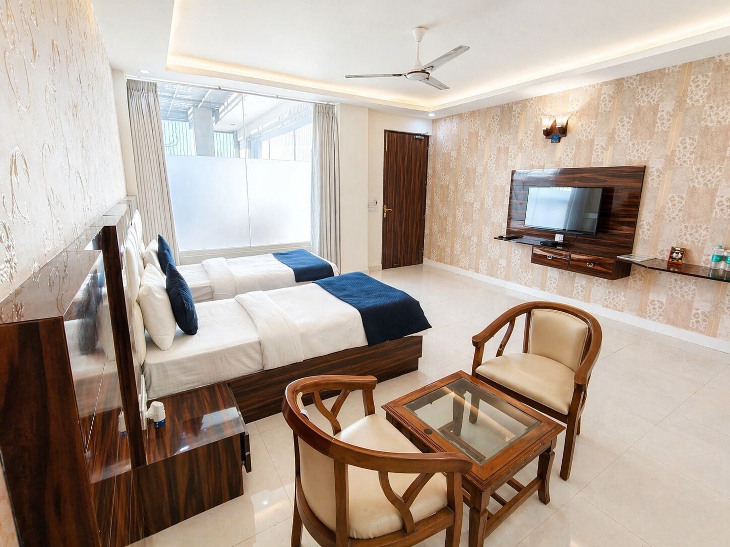 Deluxe Twin Room | Minibar, individually furnished, laptop workspace, soundproofing