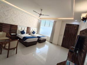 Deluxe Twin kamer | Een minibar, individueel gemeubileerd, een laptopwerkplek, gratis wifi