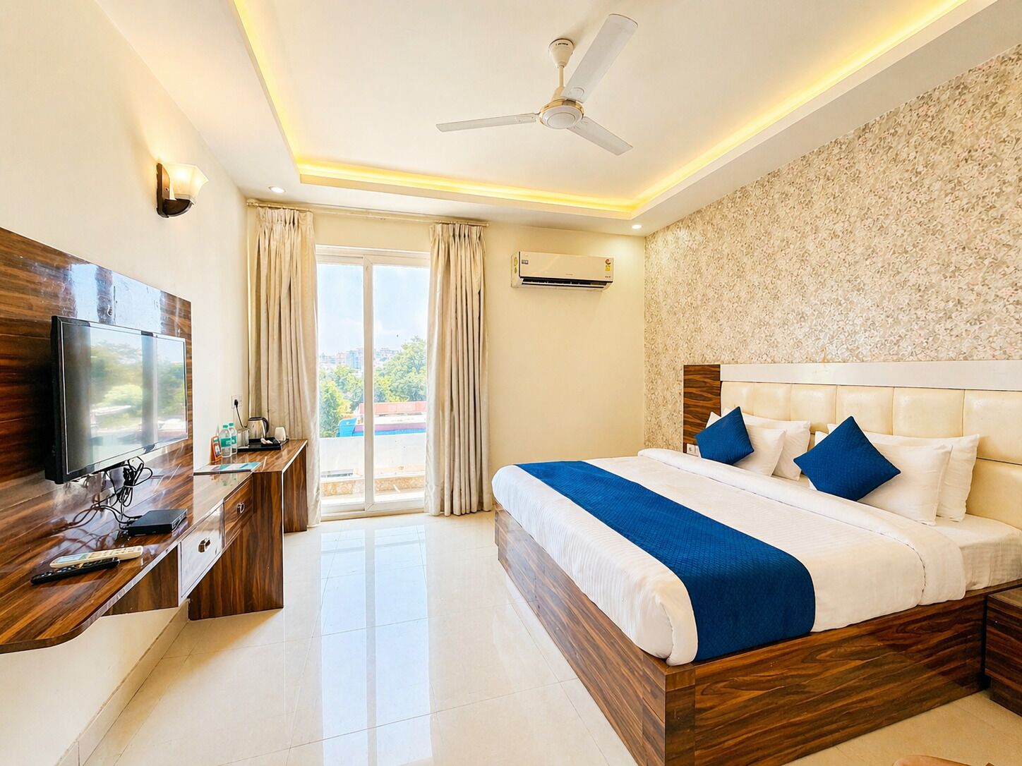 Superior Room, City View