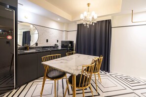 Premium Room | Living area | Flat-screen TV - WONJU Hotel Ippda (Wonju)