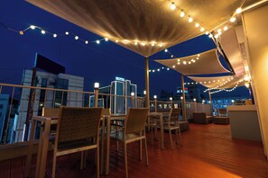 Luxury Room, 2 Double Beds, Park View | Terrace/patio - WONJU Hotel Ippda (Wonju)