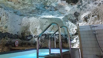 Indendørs pool, opvarmet pool