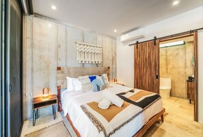 1 bedroom, desk, iron/ironing board, free WiFi