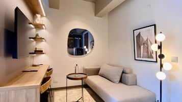Apartamento | Zona de estar | Smart TV de 40 pulgadas con canales por cable