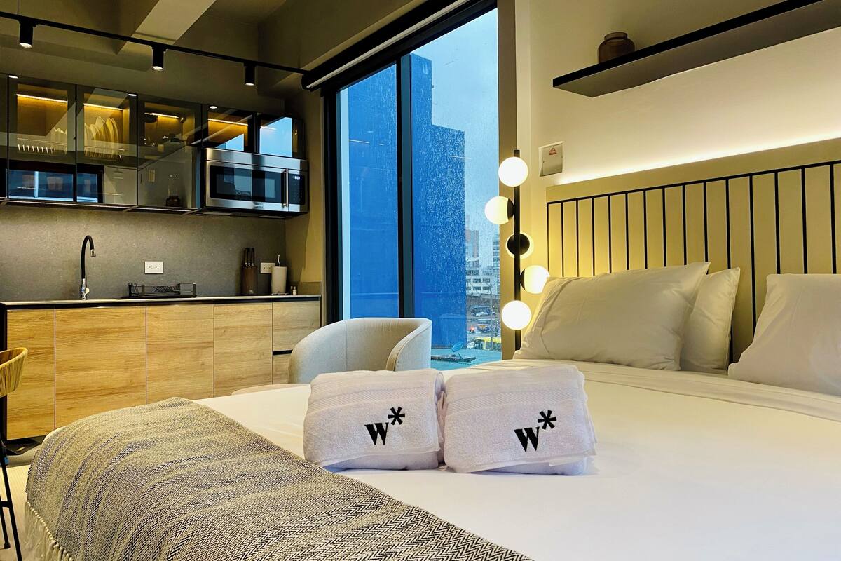Grand Apartment | 1 bedroom, blackout curtains, iron/ironing board, free WiFi