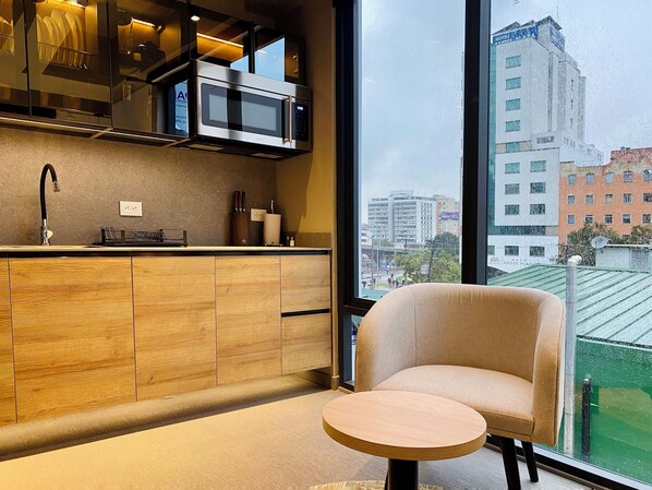 Apartamento grand | Cozinha privada | Geladeira, micro-ondas, chaleira elétrica