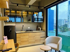 頂級公寓 | 私人廚房 | 雪櫃、微波爐、電熱水壺、烤盤