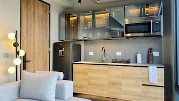 Leilighet | Eget kjøkken | Kjøleskap, mikrobølgeovn, vannkoker og steketakke