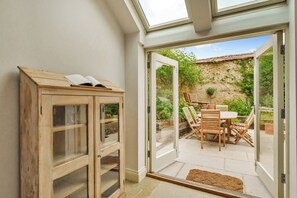 Cottage | Property grounds - Lynton Cottage (Chipping Norton)