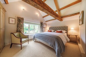 4 habitaciones, decoración personalizada y muebles diferentes 