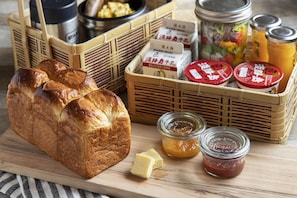 Fresh ingredients and local specialties are available for guests to prepare a homemade breakfast.