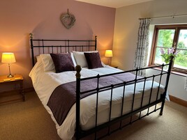 1 habitación, decoración personalizada y muebles diferentes 