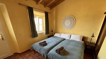 Double Room | Laptop workspace, free WiFi, bed sheets