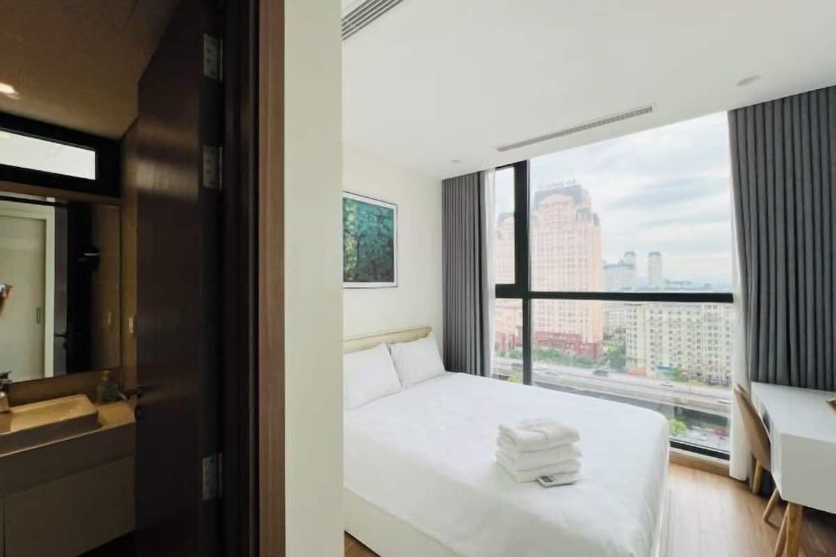 2 bedrooms, premium bedding, individually decorated