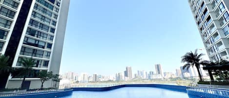 Piscina interna, piscina externa sazonal