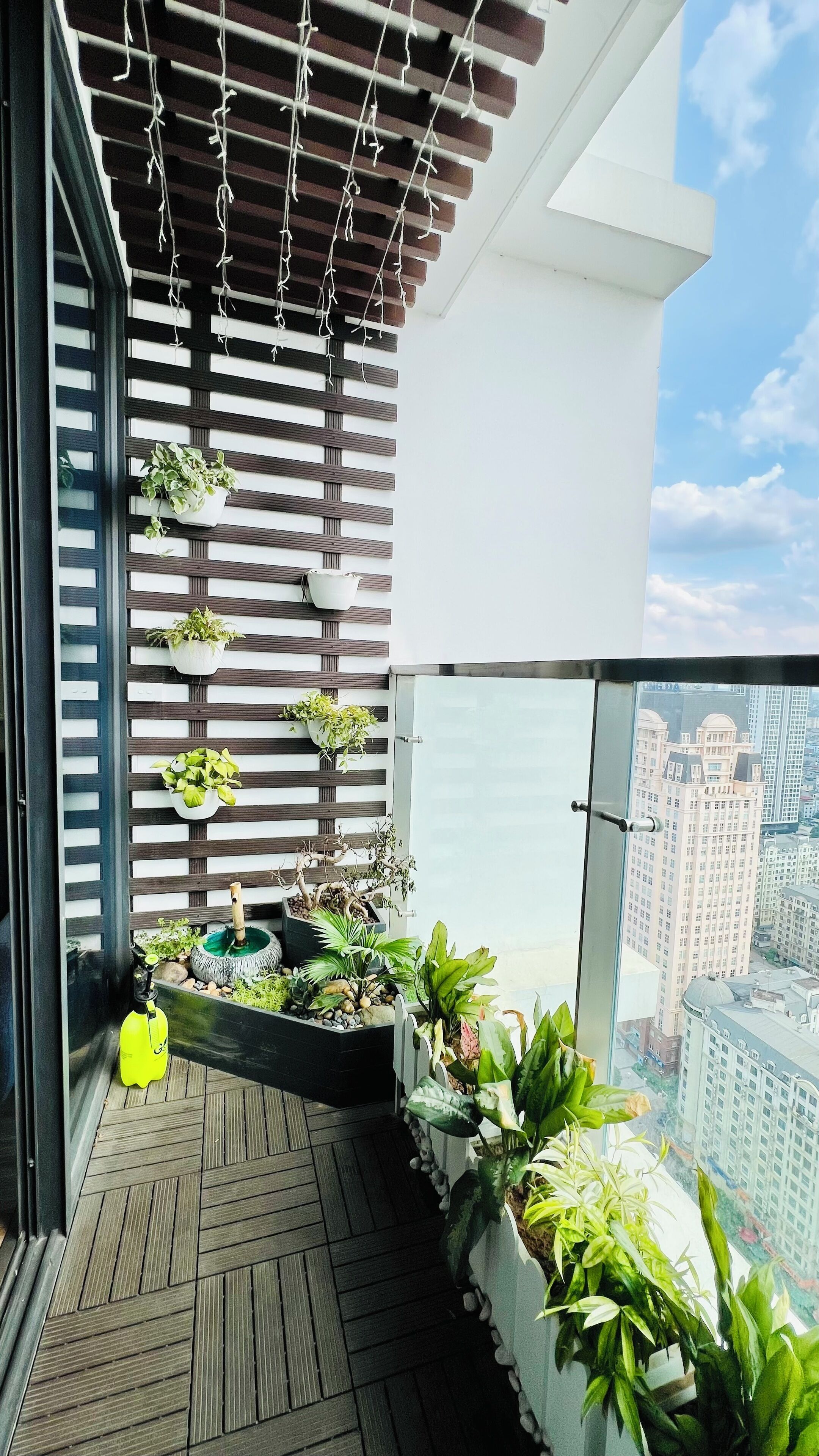 Apartamento superluxo, 2 quartos, 2 banheiros, vista para a cidade | Terraço/pátio