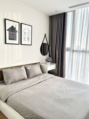 Luxury Apartment, 2 Bedrooms, 2 Bathrooms, City View | Premium bedding, individually decorated, individually furnished, desk