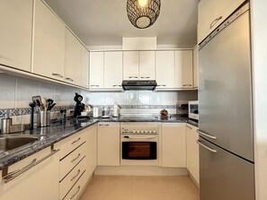 Fridge, microwave, oven, dishwasher - MARENOSTRUM RESERVOIR Empuriabrava - INTERimmo (Empuriabrava)