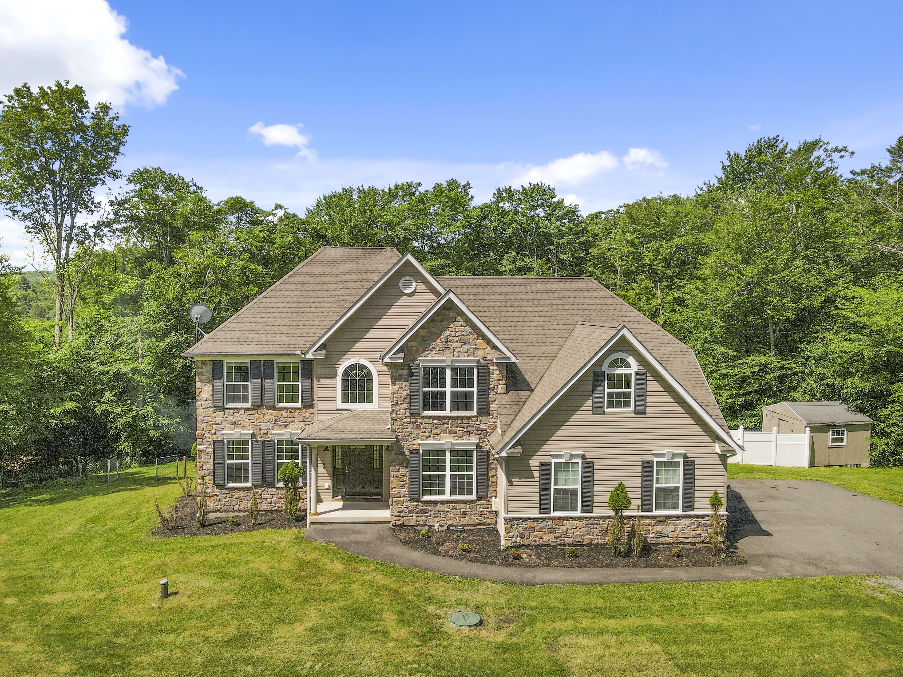 Tranquil Bliss: Poconos Retreat at Fawn Ridge Estate