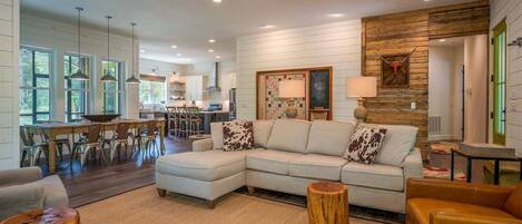 Televisión y chimenea