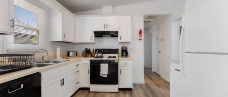 Refrigerador, microondas, horno, lavavajillas