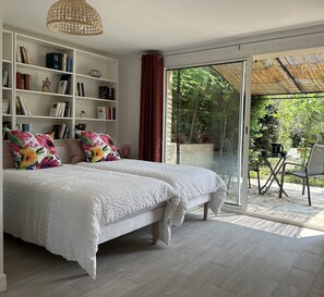 3 bedrooms, iron/ironing board, travel cot, free WiFi - Charming Provencal style villa Les Figuiers 3* - Heated swimming-pool (Lorgues)