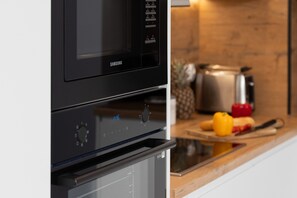 Four à micro-ondes, lave-vaisselle, cafetiÚre-théiÚre