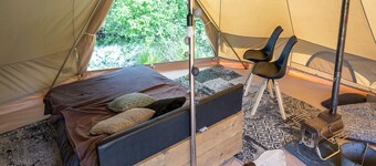 Glamour Tent in Frisian Woods near Cycling Route