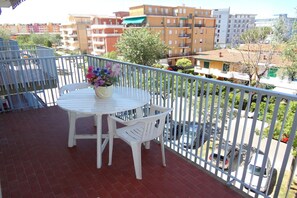 Outdoor dining - Apartment in Caorle (VE) (Caorle (VE))