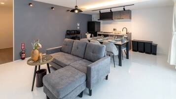 Biệt thự dành cho gia đình, không hút thuốc, hồ bơi riêng (Grandioso Okinawa Pool Villa Kin2D) | Bàn ủi/dụng cụ ủi quần áo, truy cập Internet không dây miễn phí