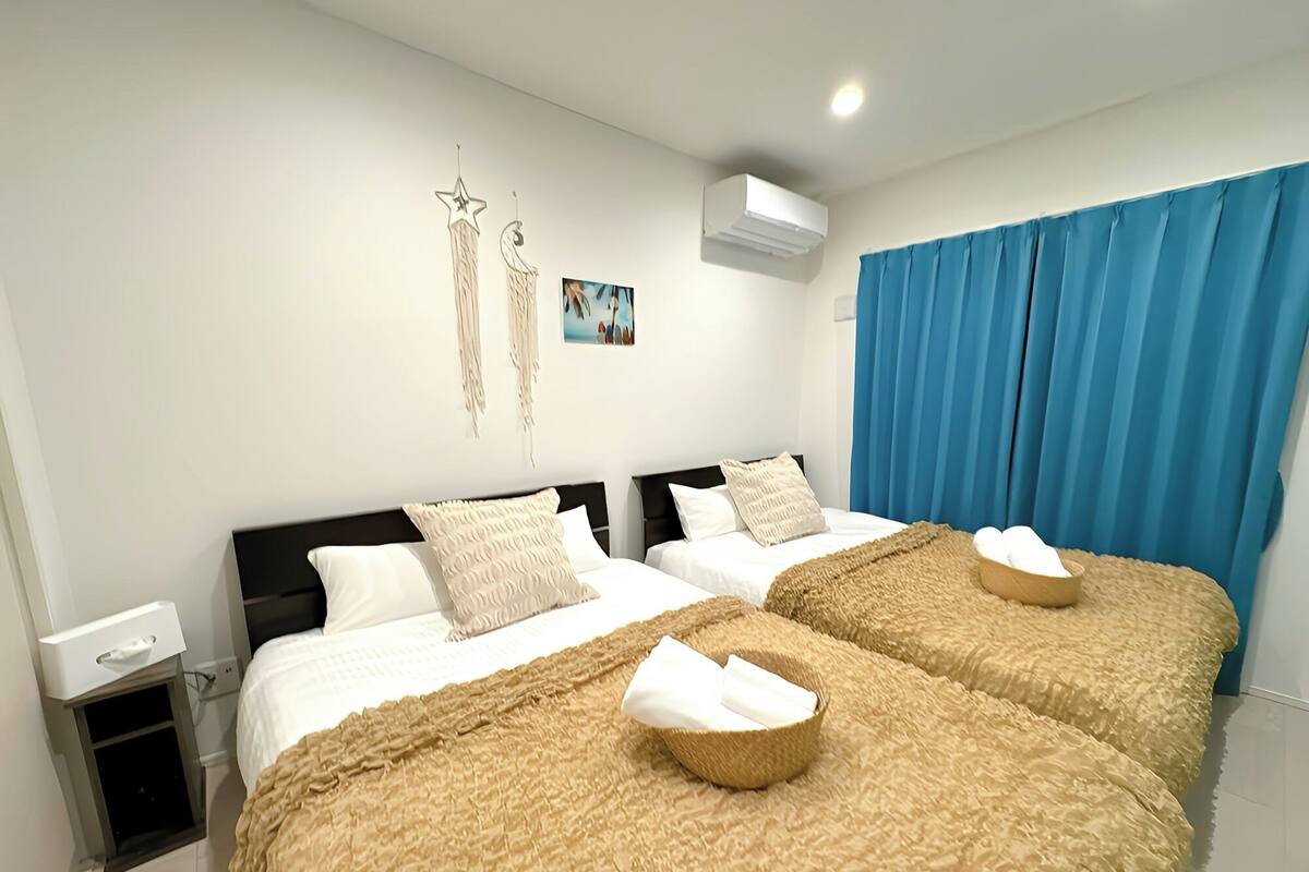 Iron/ironing board, WiFi (free), bed sheets