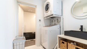 Familienvilla, Nichtraucher, eigener Pool (Grandioso Okinawa Pool Villa Kin2D) | Badezimmerausstattung | Badewanne und Dusche (separat), kostenlose Toilettenartikel