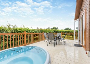 Outdoor dining - Stylish luxury lodge with meadow view. (Wattleborough, Nr Shrewsbury)